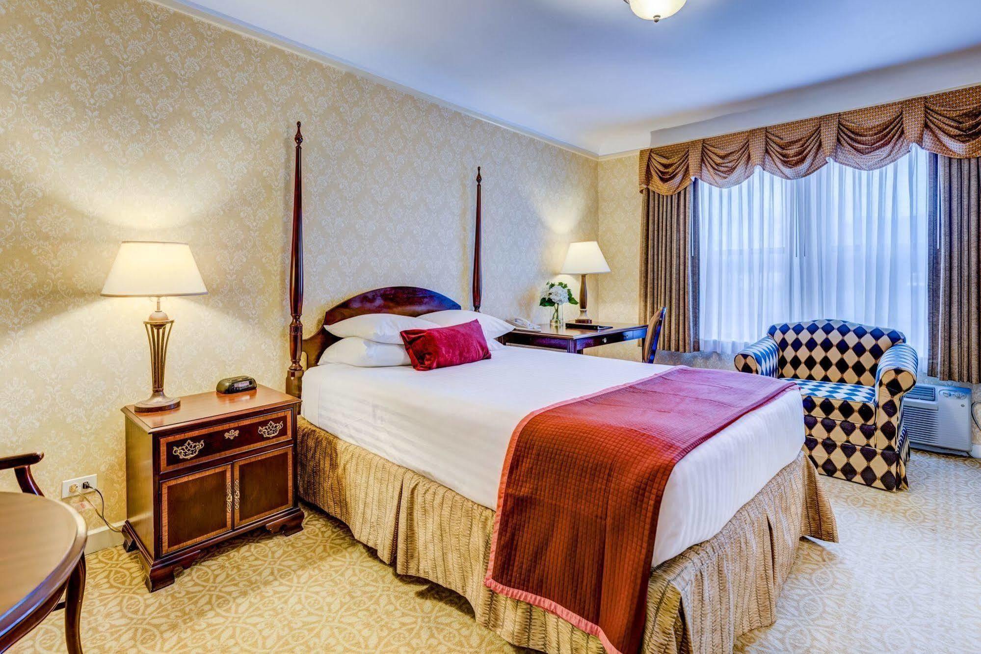 คาร์ลตัน ออฟ โอ๊ก พาร์ค Hotel โอ๊คพาร์ค ภายนอก รูปภาพ