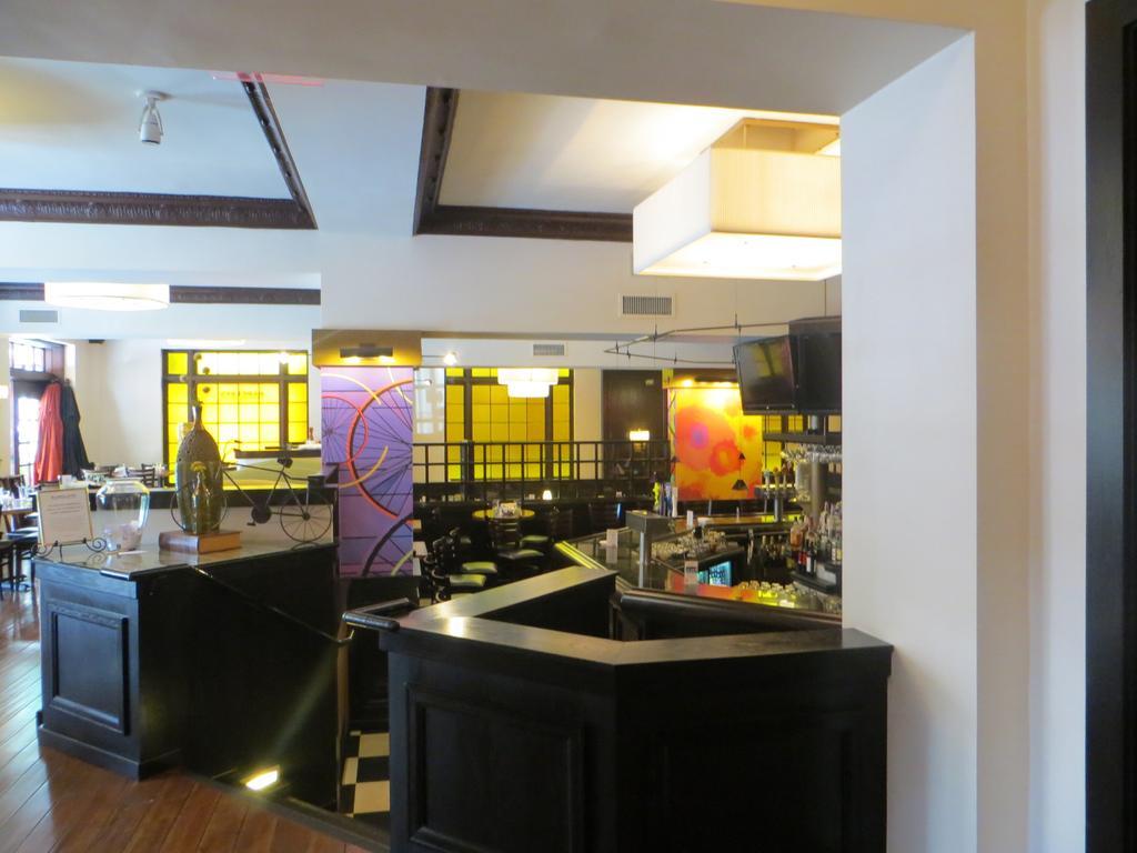 คาร์ลตัน ออฟ โอ๊ก พาร์ค Hotel โอ๊คพาร์ค ภายนอก รูปภาพ