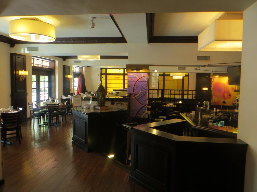 คาร์ลตัน ออฟ โอ๊ก พาร์ค Hotel โอ๊คพาร์ค ภายนอก รูปภาพ