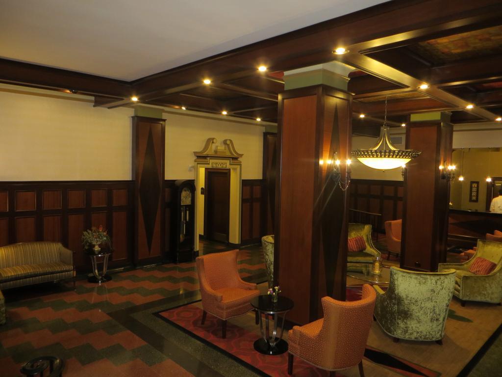 คาร์ลตัน ออฟ โอ๊ก พาร์ค Hotel โอ๊คพาร์ค ภายนอก รูปภาพ