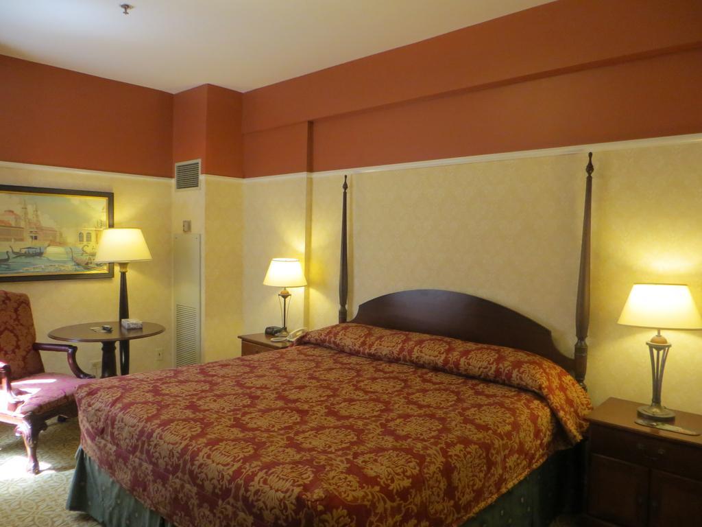 คาร์ลตัน ออฟ โอ๊ก พาร์ค Hotel โอ๊คพาร์ค ภายนอก รูปภาพ