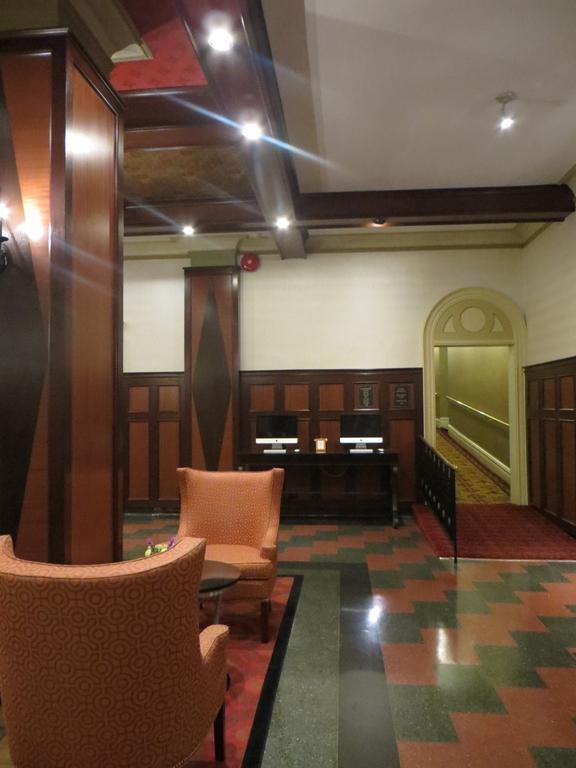 คาร์ลตัน ออฟ โอ๊ก พาร์ค Hotel โอ๊คพาร์ค ภายนอก รูปภาพ
